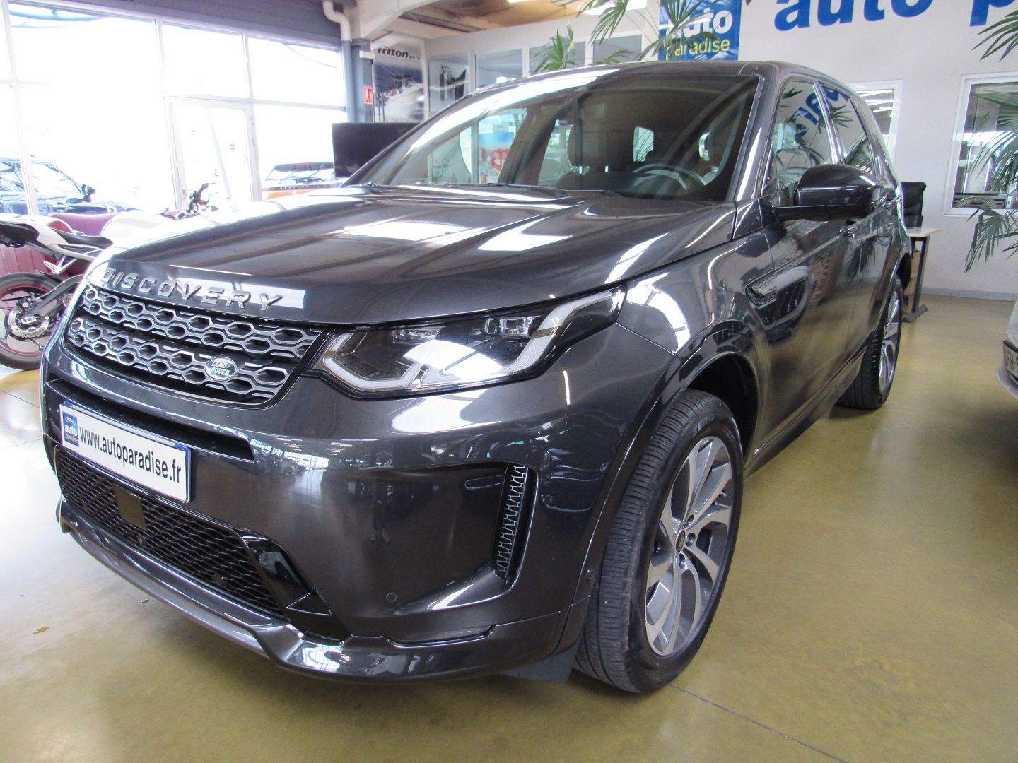 Véhicule d'occasion LAND-ROVER DISCOVERY SPORT 1.5 P300E R-DYNAMIC BVA8 AWD